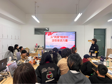 西北民族大學(xué)美術(shù)學(xué)院開(kāi)展第三次主題班會(huì) 深度研習(xí)“兩黃精神”