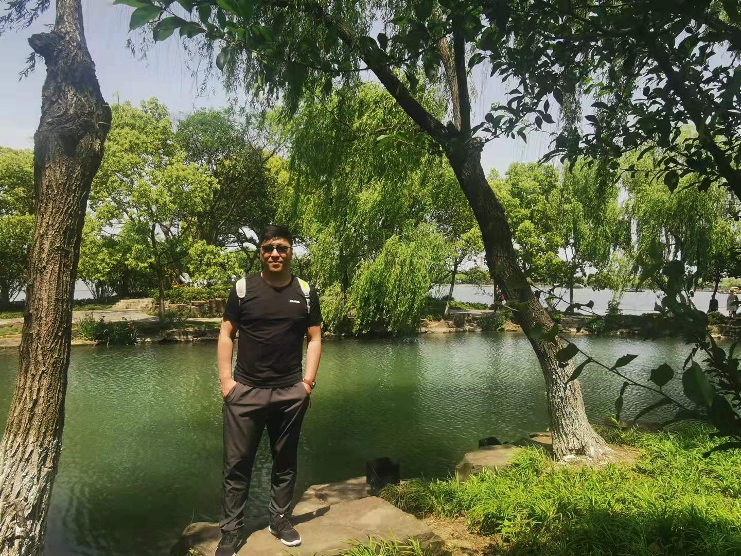 管理服務(wù)育人優(yōu)秀教職工-----魏相君